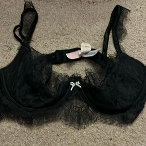 36c black lace Victoria’s Secret bra nwt